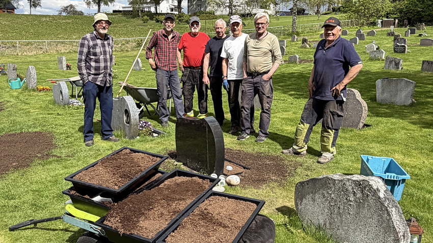 Monterte vanningskasser på graver